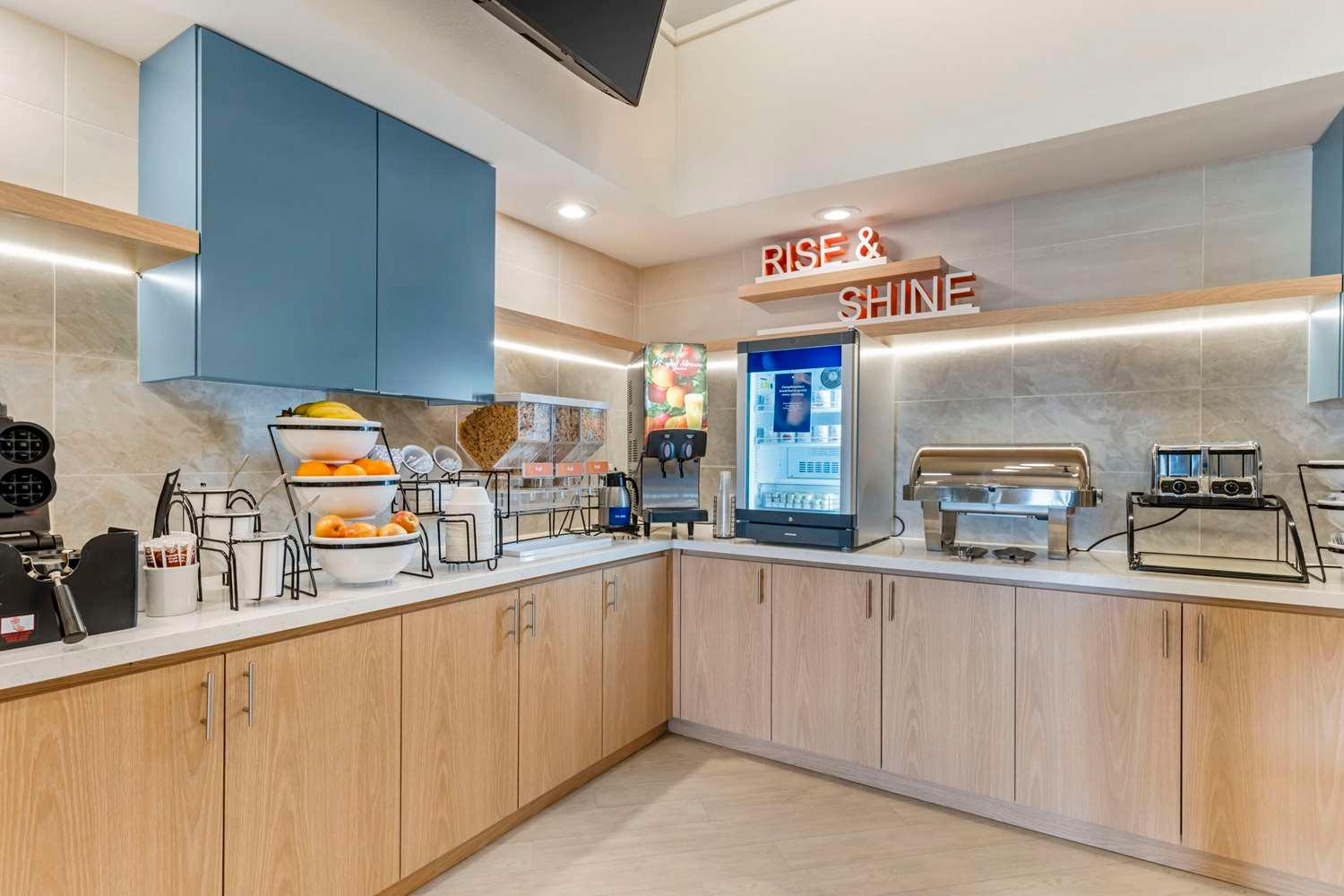 restaurant cafeteria