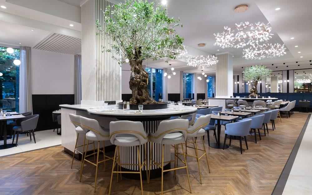 restaurant cafeteria