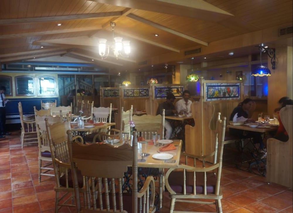 restaurant cafeteria