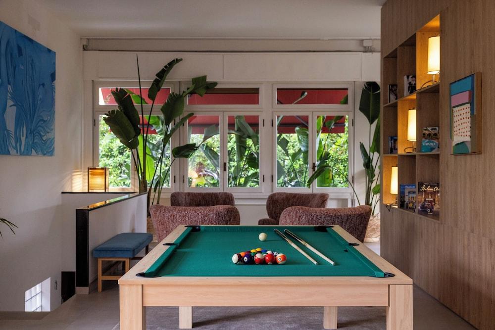 swimming pool spa