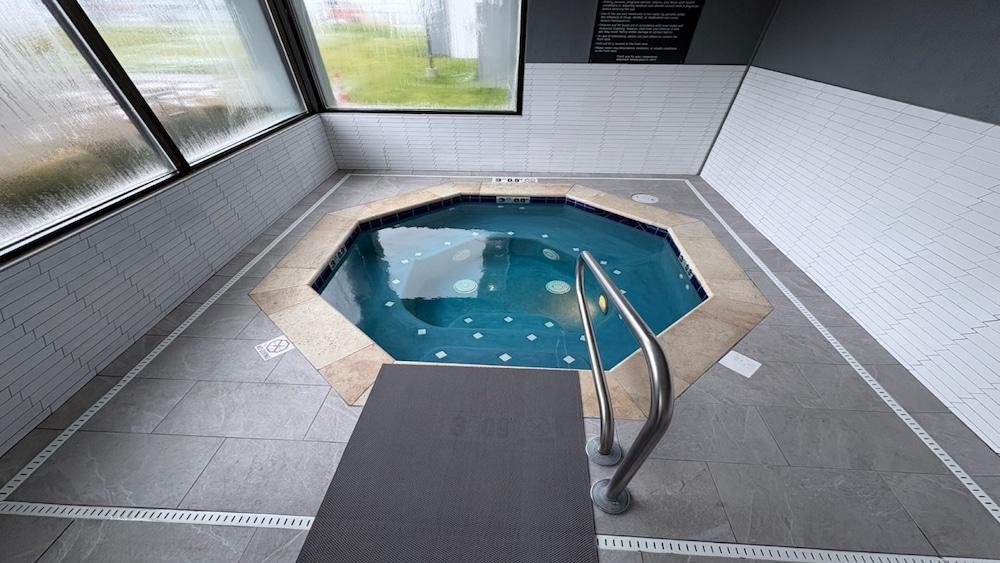 swimming pool spa