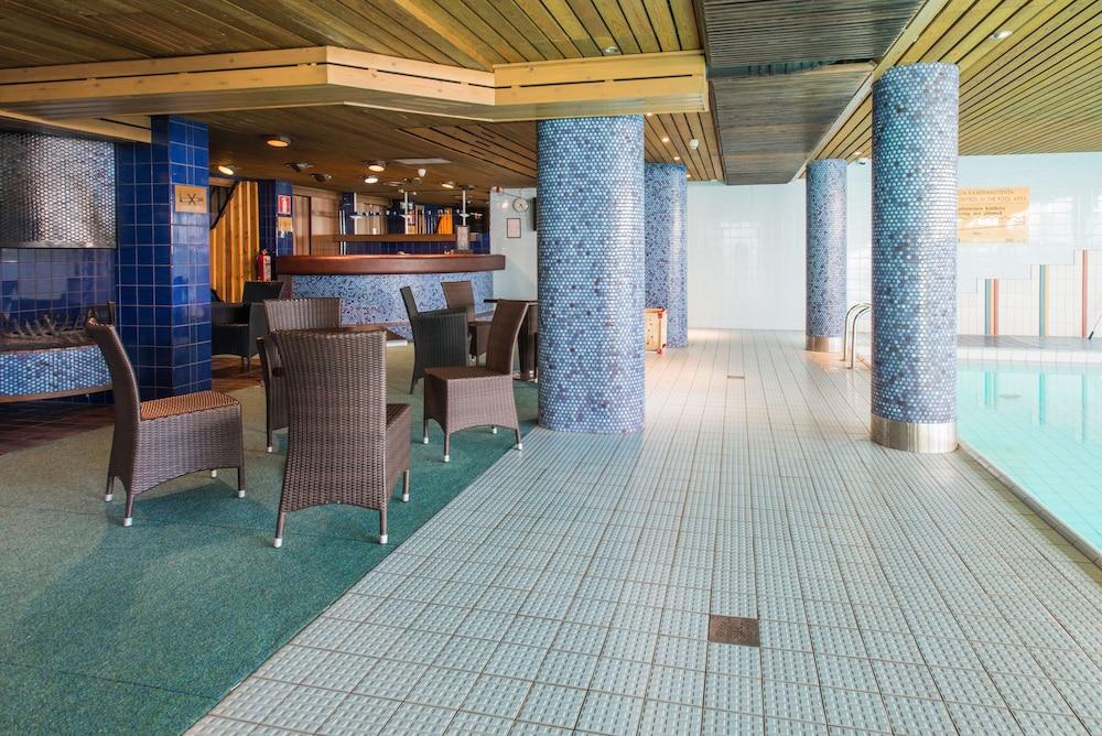 swimming pool spa