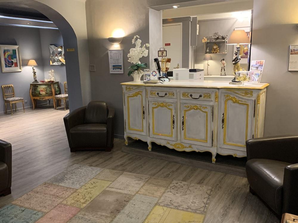 lobby