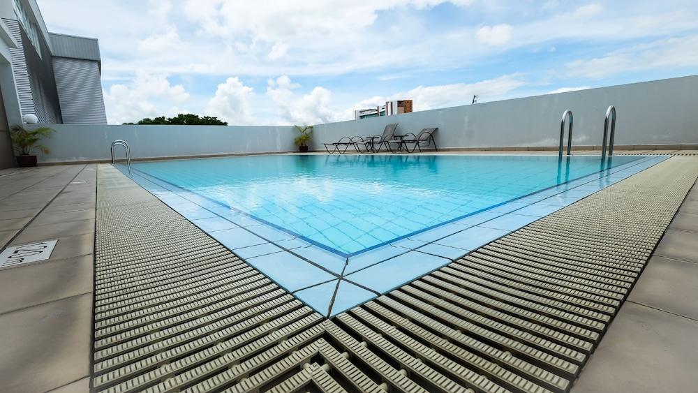 swimming pool spa