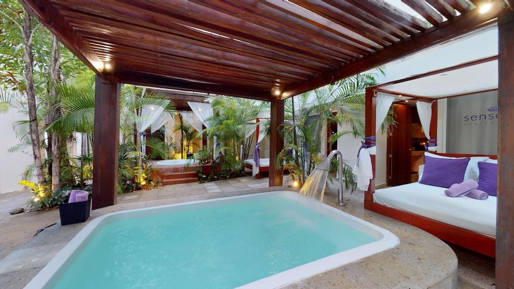 swimming pool spa