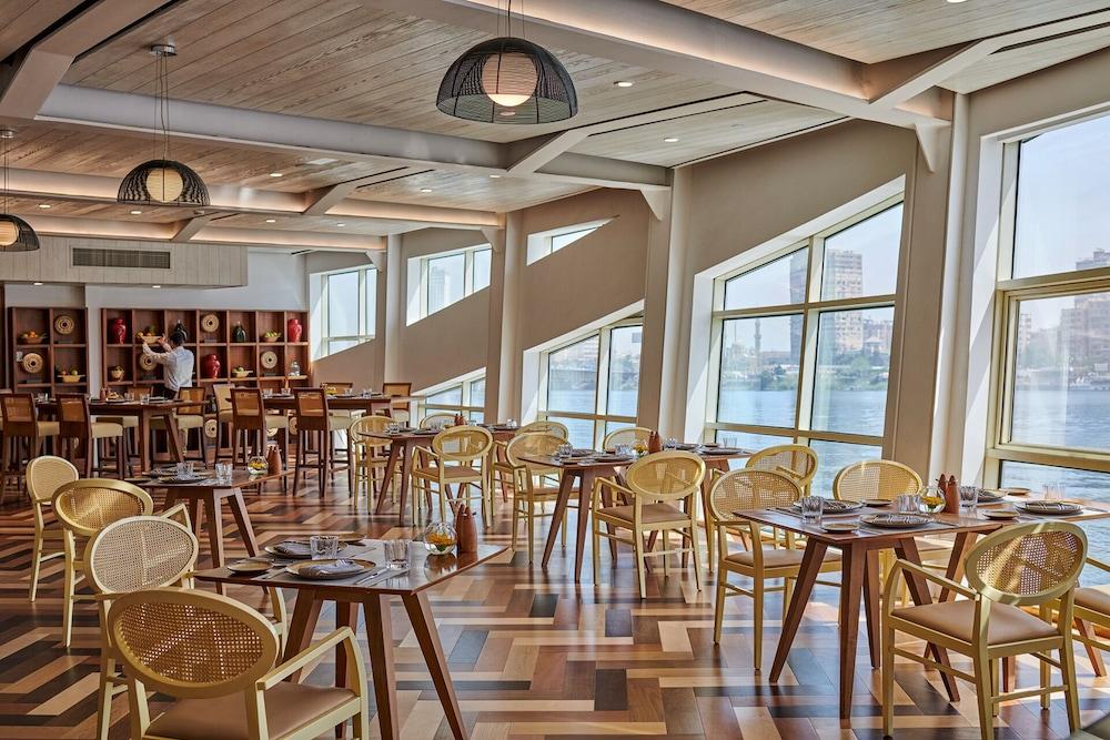 restaurant cafeteria