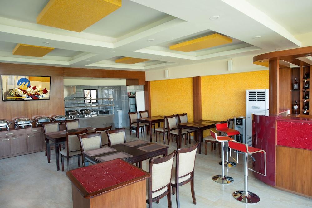 restaurant cafeteria