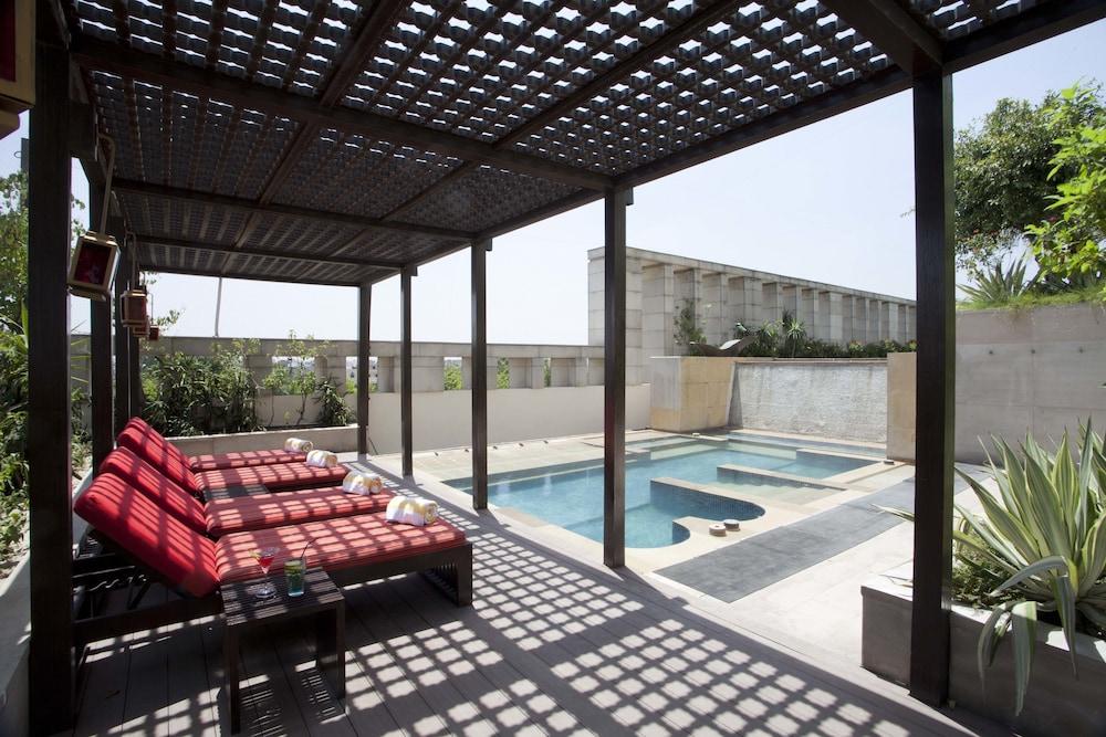 swimming pool spa