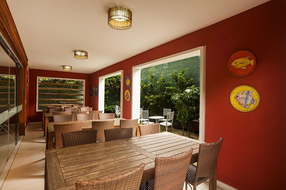 restaurant-cafeteria