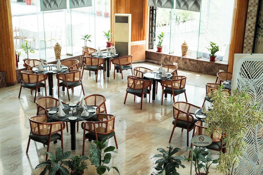 restaurant cafeteria