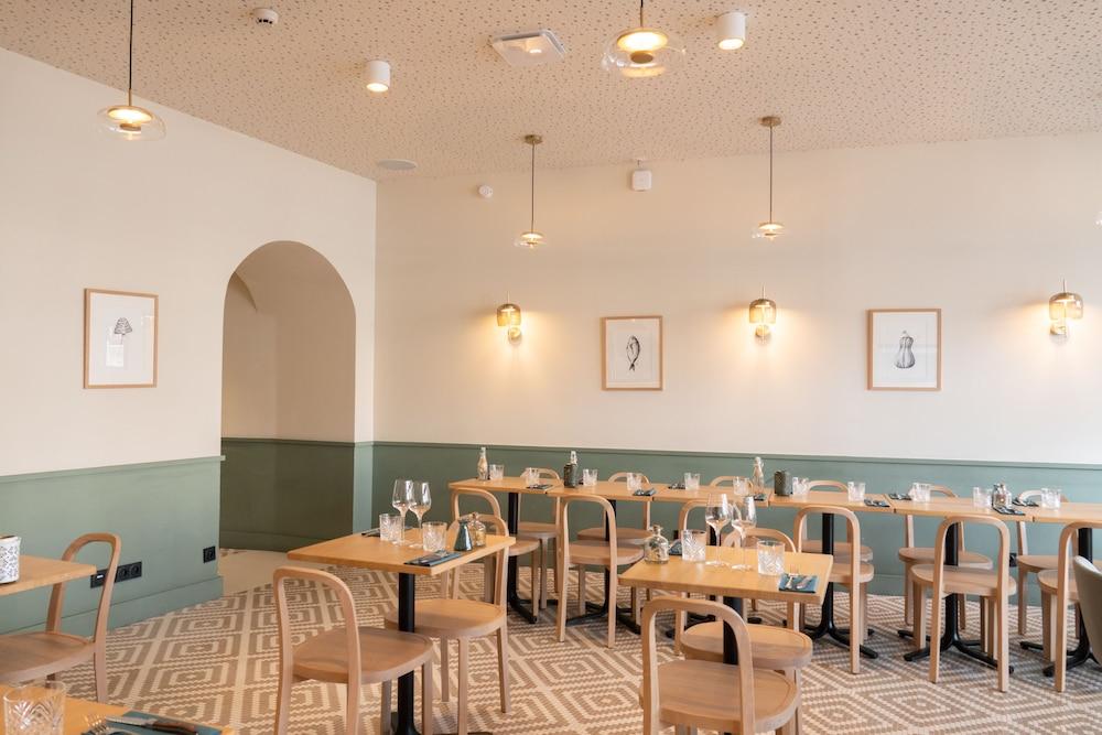 restaurant cafeteria