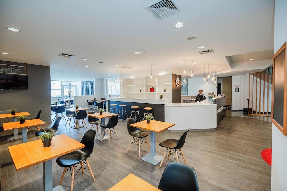 restaurant cafeteria