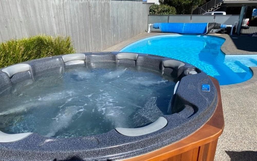 swimming pool spa