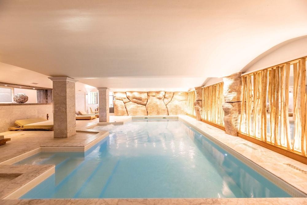 swimming pool spa