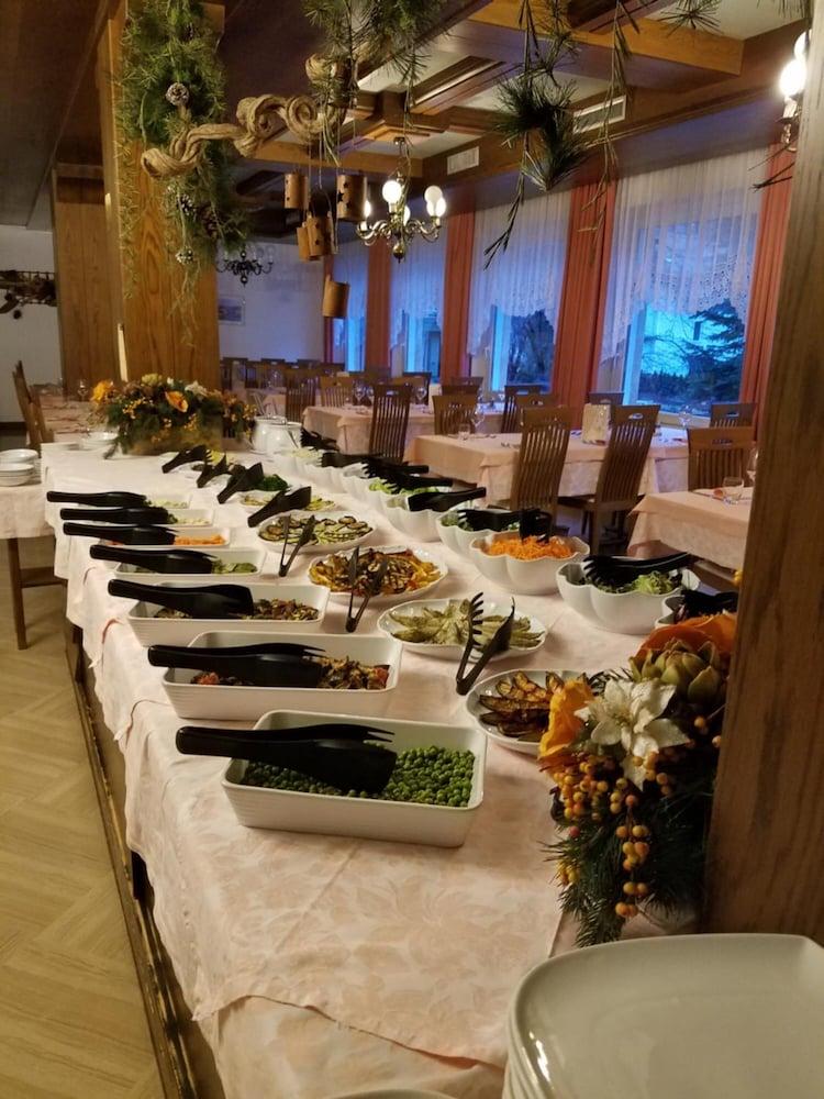 restaurant cafeteria