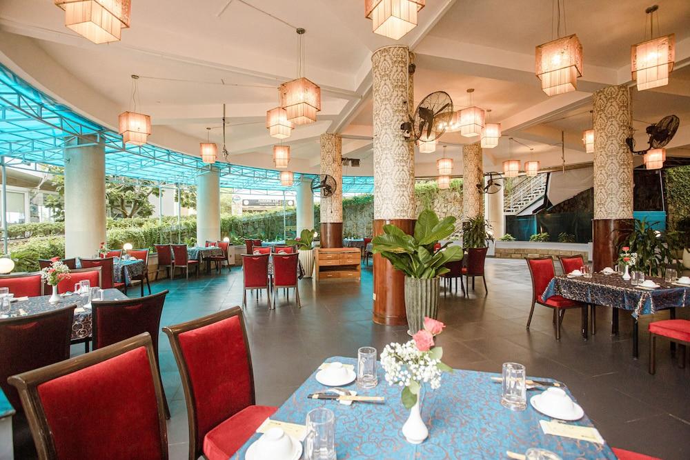 restaurant cafeteria