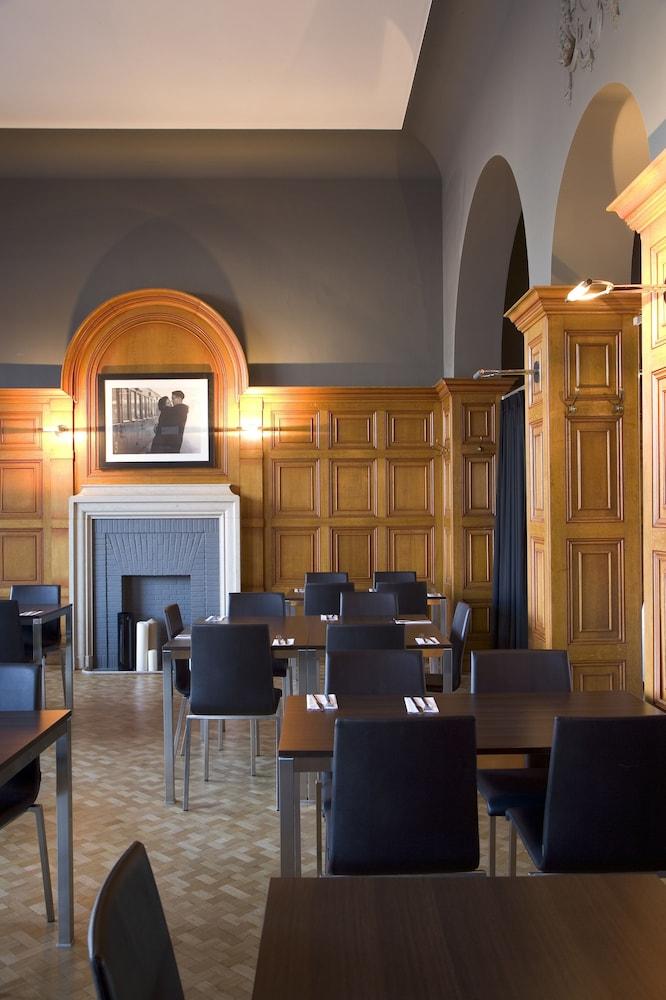 restaurant-cafeteria