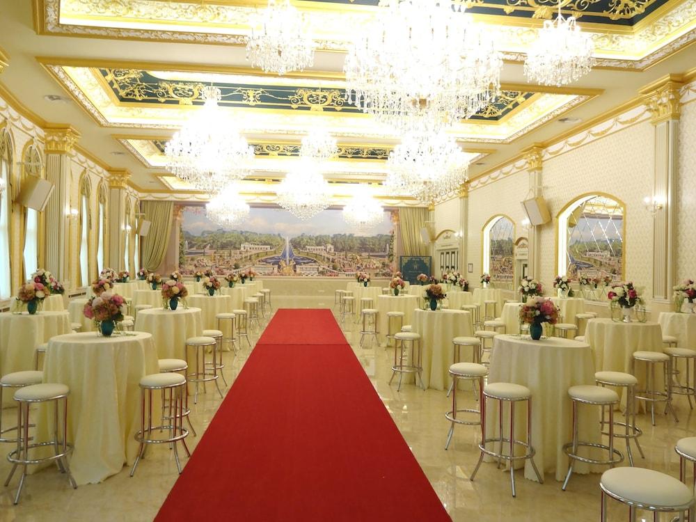 restaurant cafeteria