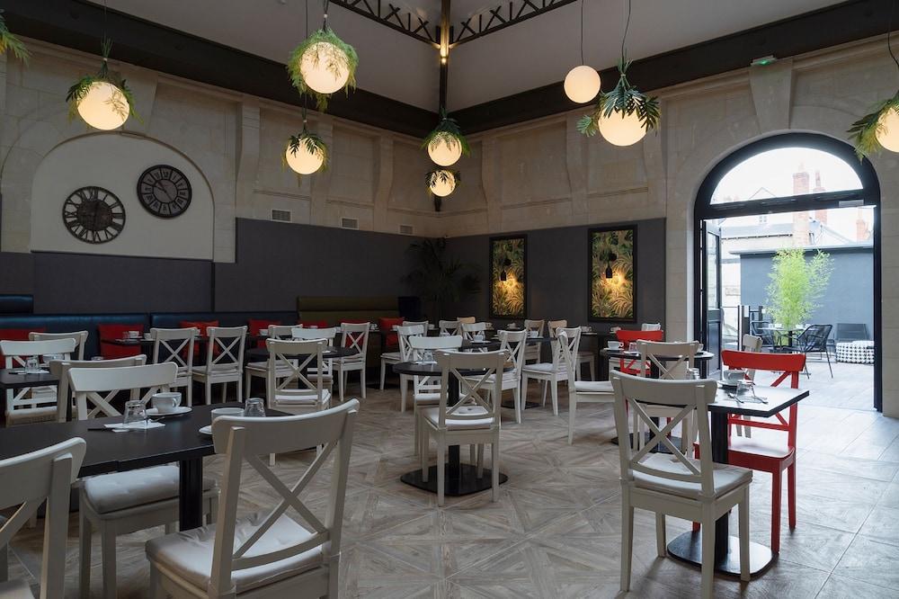 restaurant cafeteria