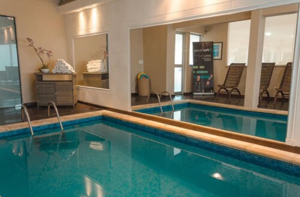 swimming pool spa