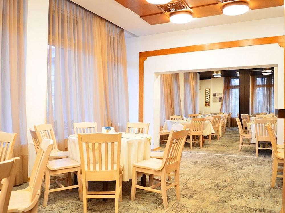 restaurant-cafeteria
