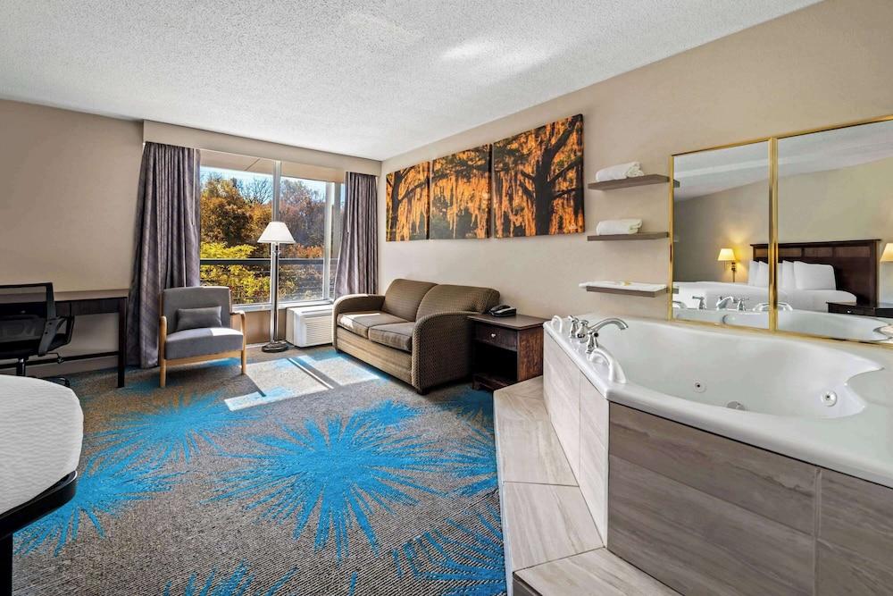 swimming pool spa