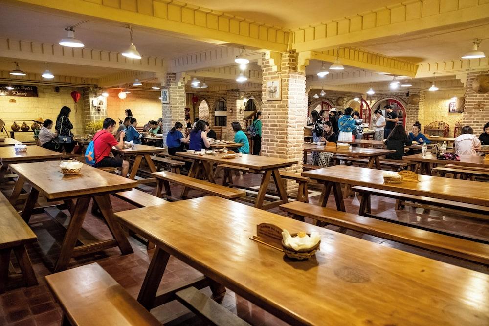 restaurant cafeteria