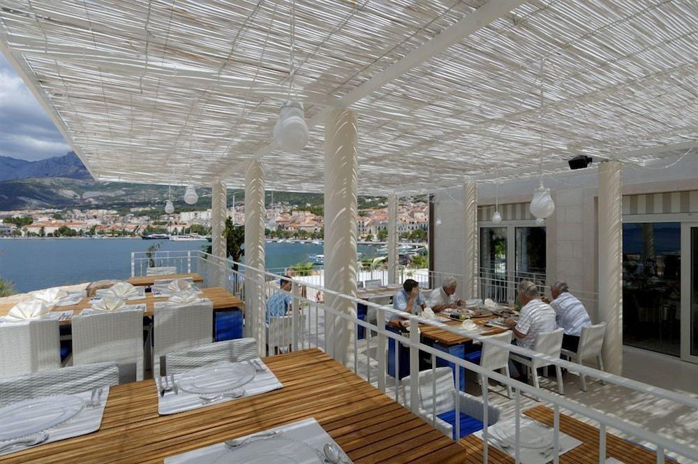 restaurant cafeteria