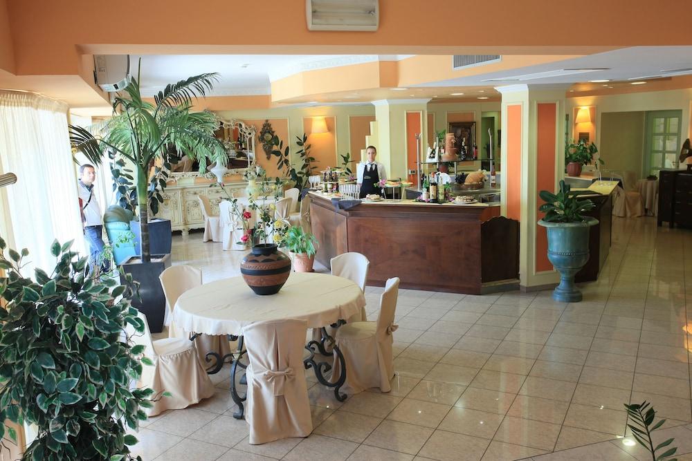 restaurant-cafeteria