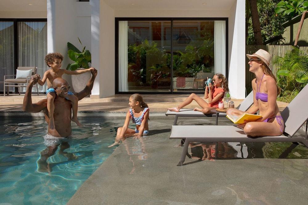 swimming pool spa