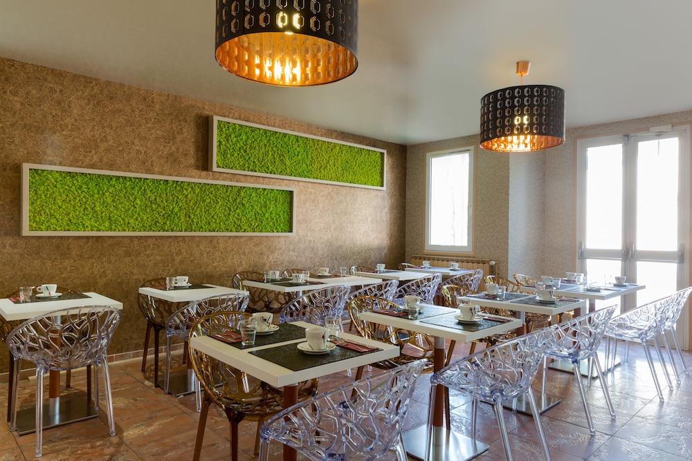 restaurant cafeteria