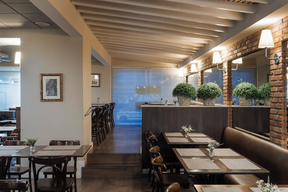restaurant cafeteria