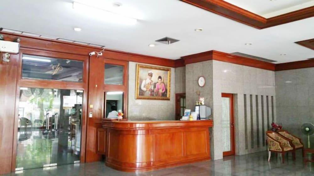 lobby