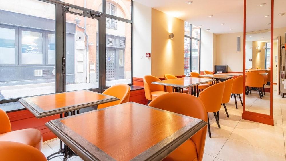 restaurant cafeteria