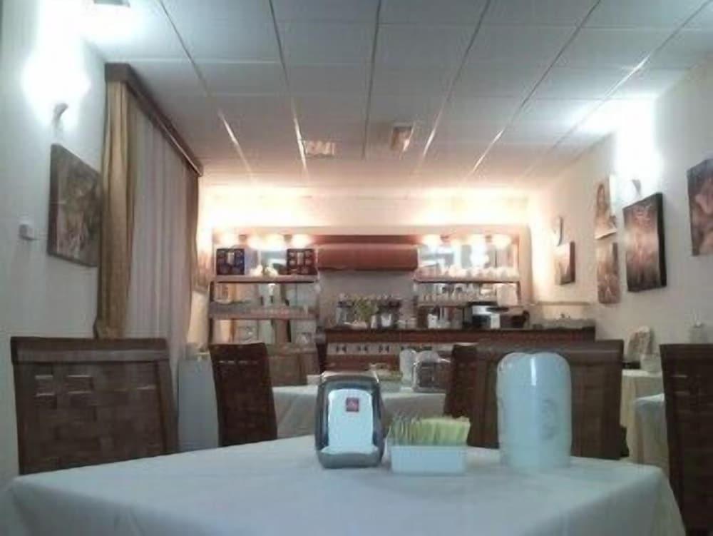 restaurant cafeteria