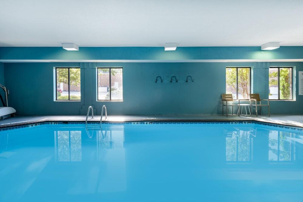 swimming pool spa
