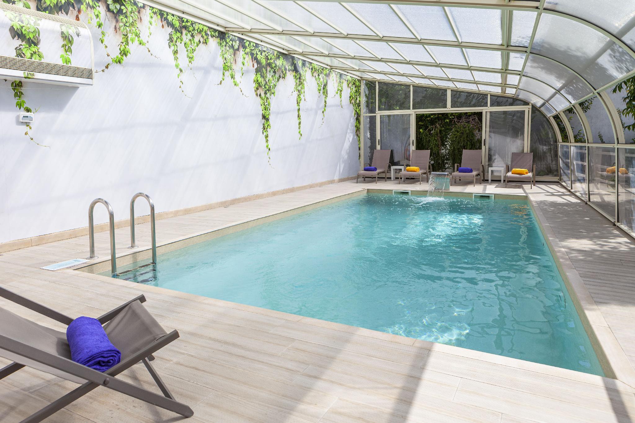 swimming pool spa