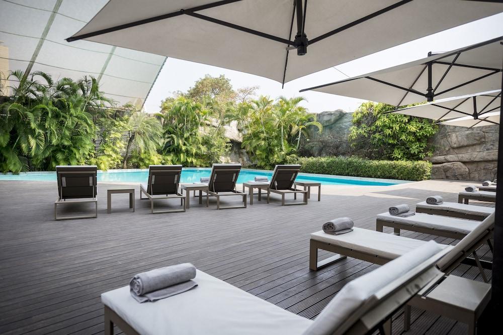 swimming pool spa