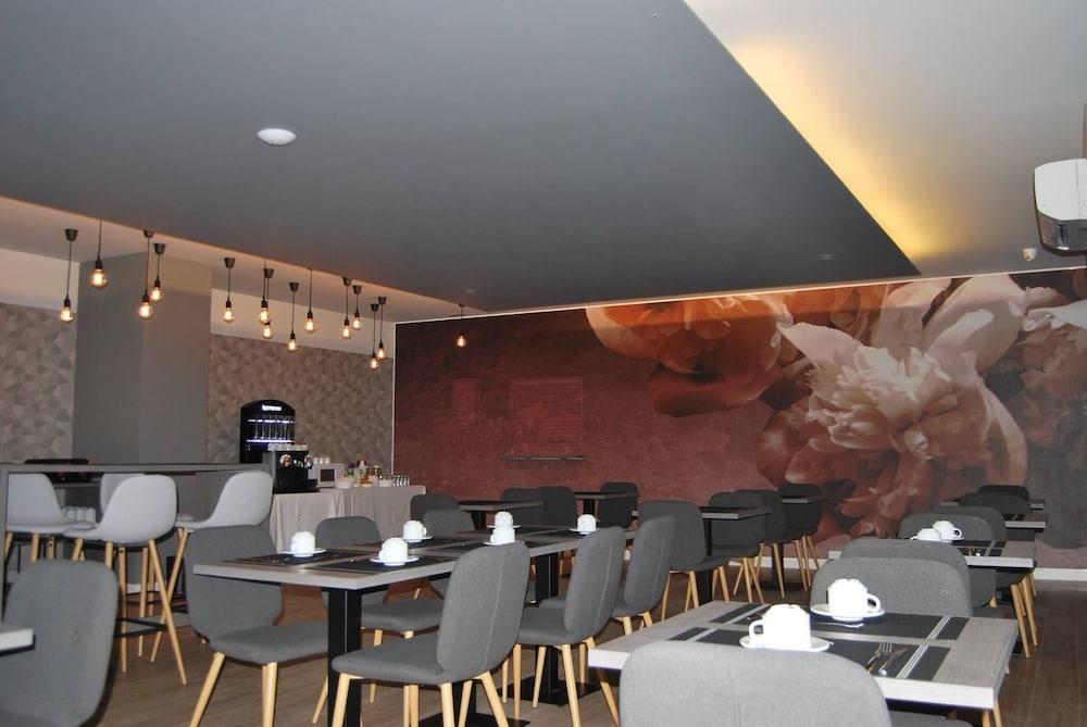 restaurant-cafeteria
