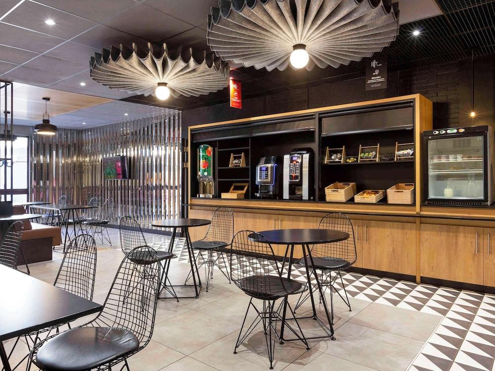 restaurant cafeteria
