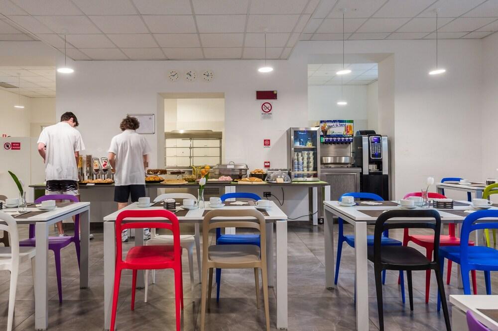 restaurant cafeteria