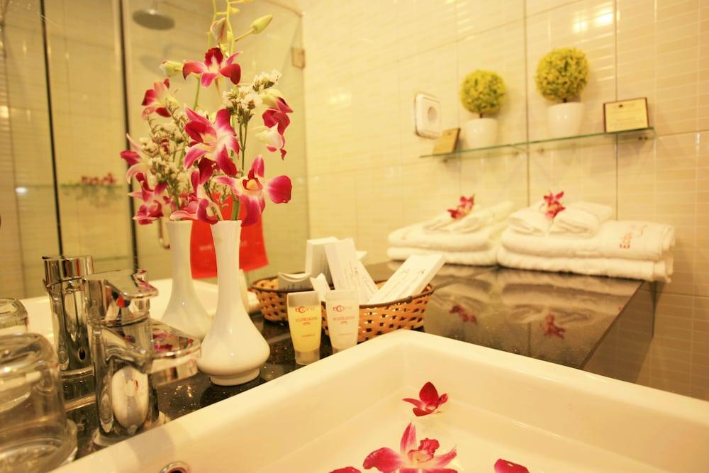 swimming pool spa