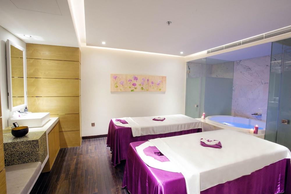 swimming pool spa