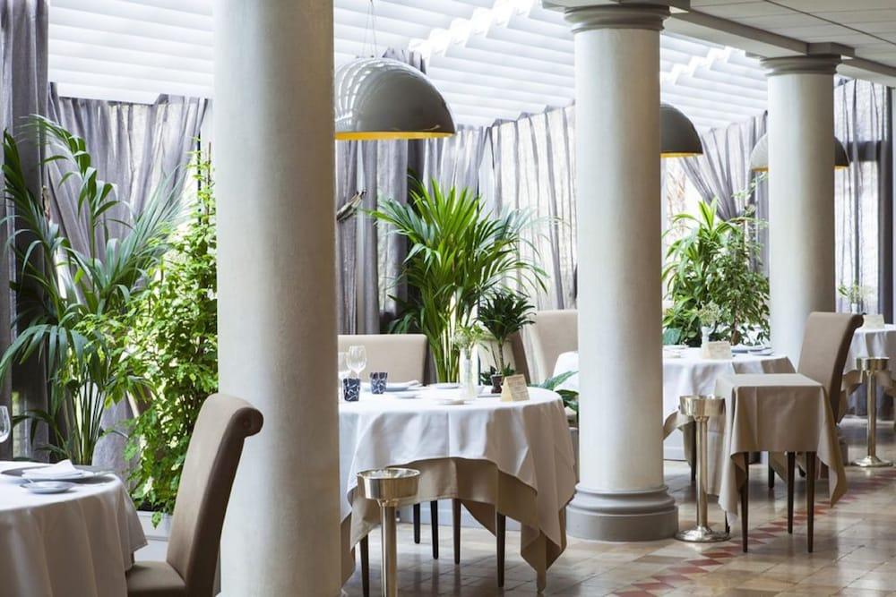 restaurant-cafeteria