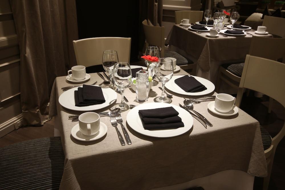 restaurant cafeteria