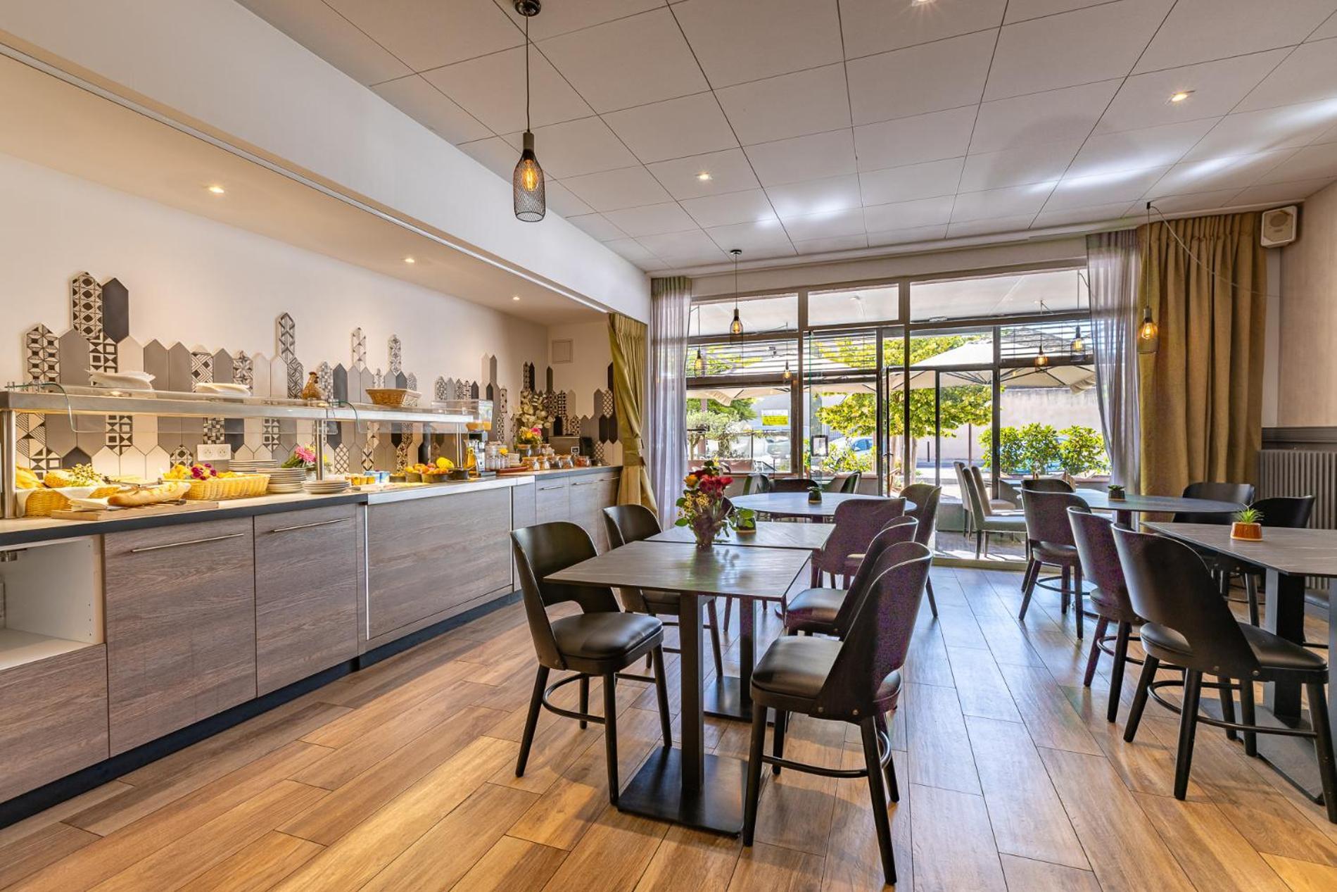 restaurant cafeteria