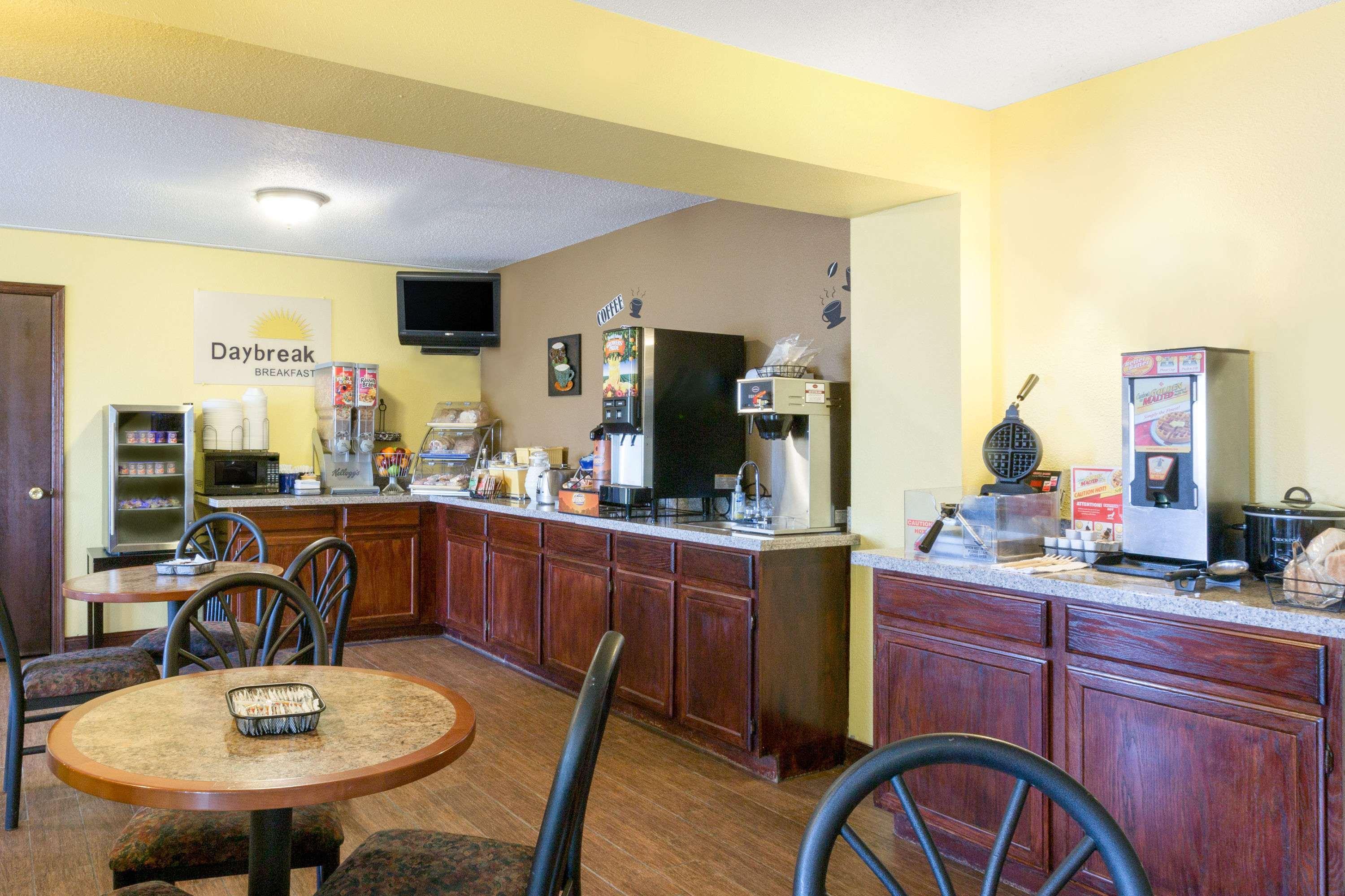 restaurant cafeteria