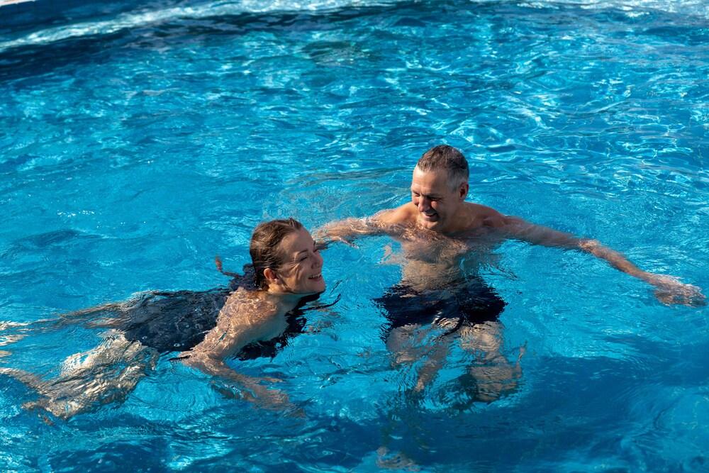 swimming pool spa