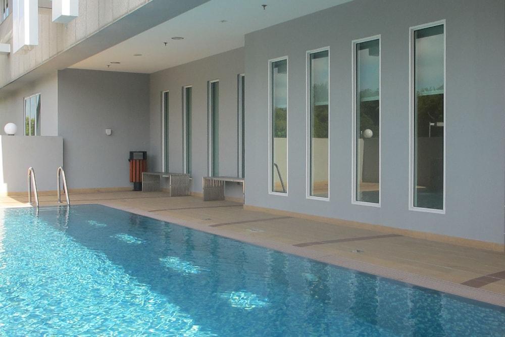 swimming pool spa