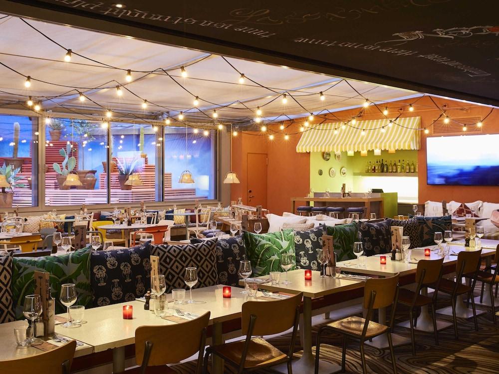 restaurant cafeteria